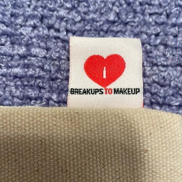 MAKE UP BAG BY BREAKUPS TO MAKEUP. - Picture 3 of 7